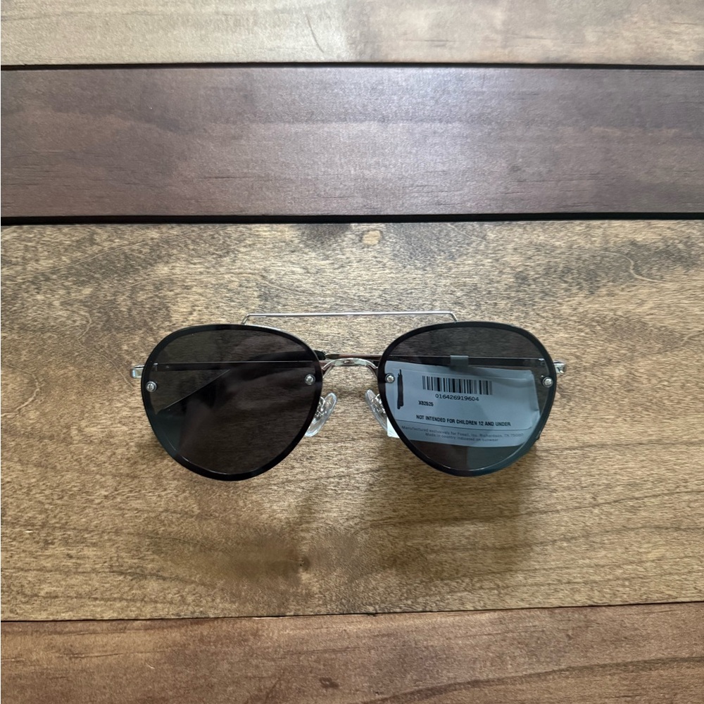 NWT Fossil Navy Blue Tinted Sunglasses